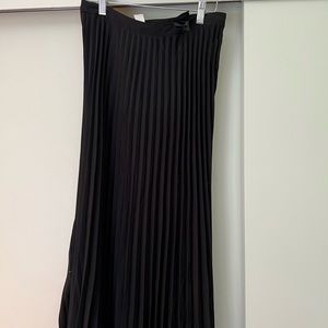 H&M pleated skirt